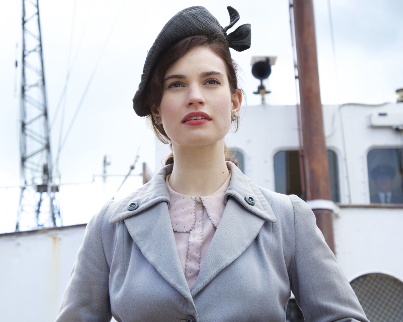 Британская актриса Лили Джеймс в роли