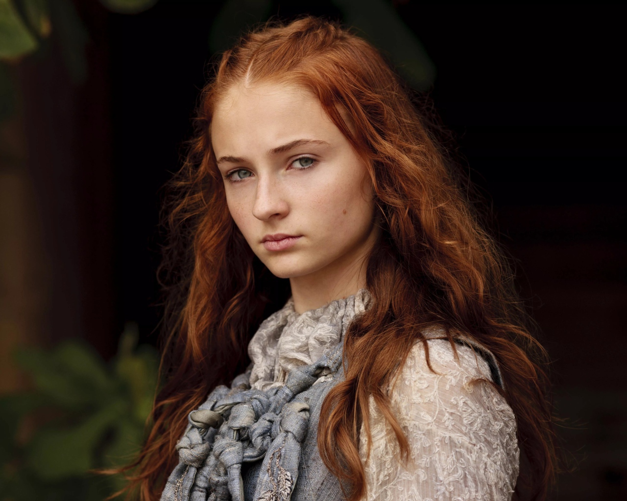 Британская актриса Софи Тёрнер с длинными рыжими волосами 