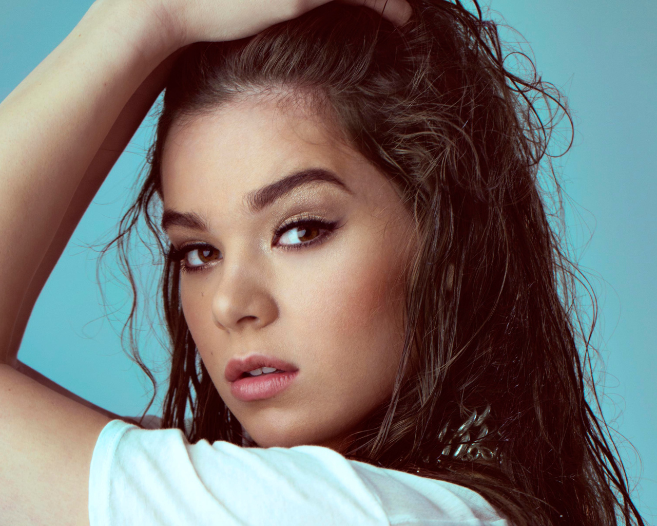 Кареглазая девушка актриса Хейли Стейнфилд