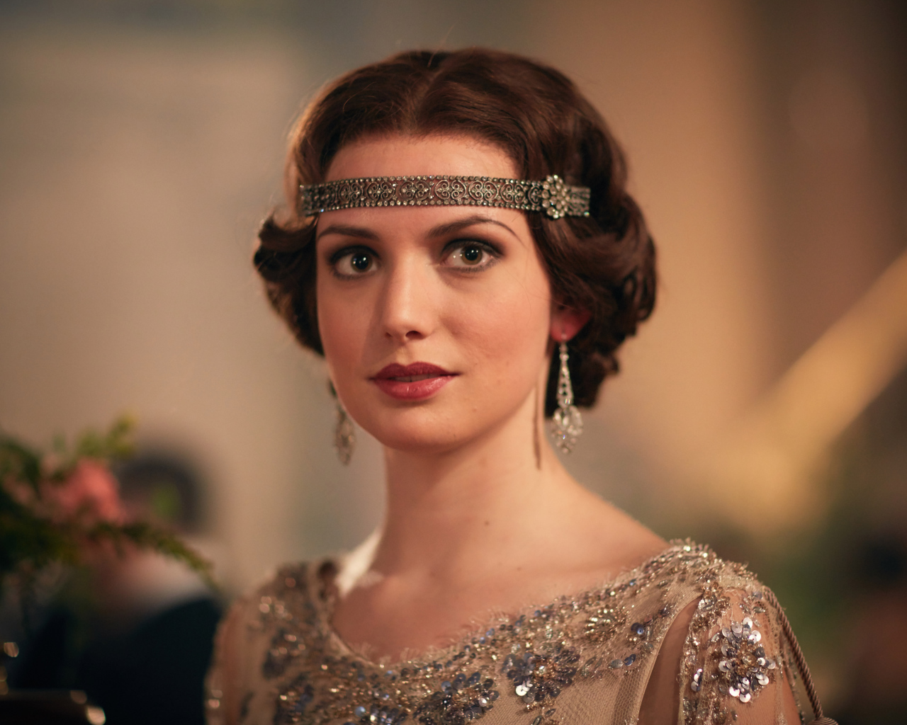 Голландская актриса Гайте Янсен с украшением в волосах 