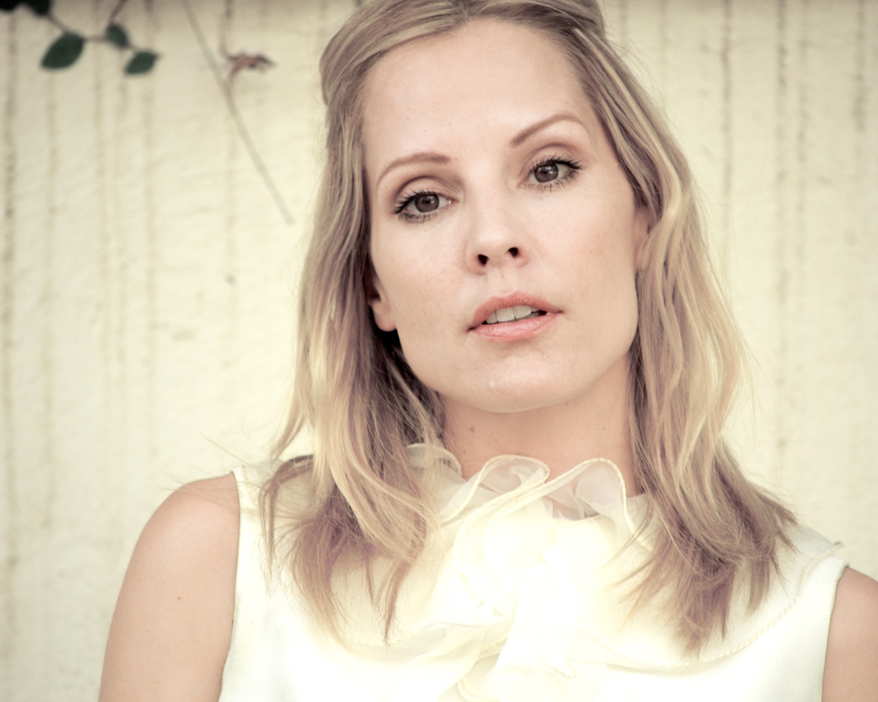 Нежная актриса Эмма Колфилд