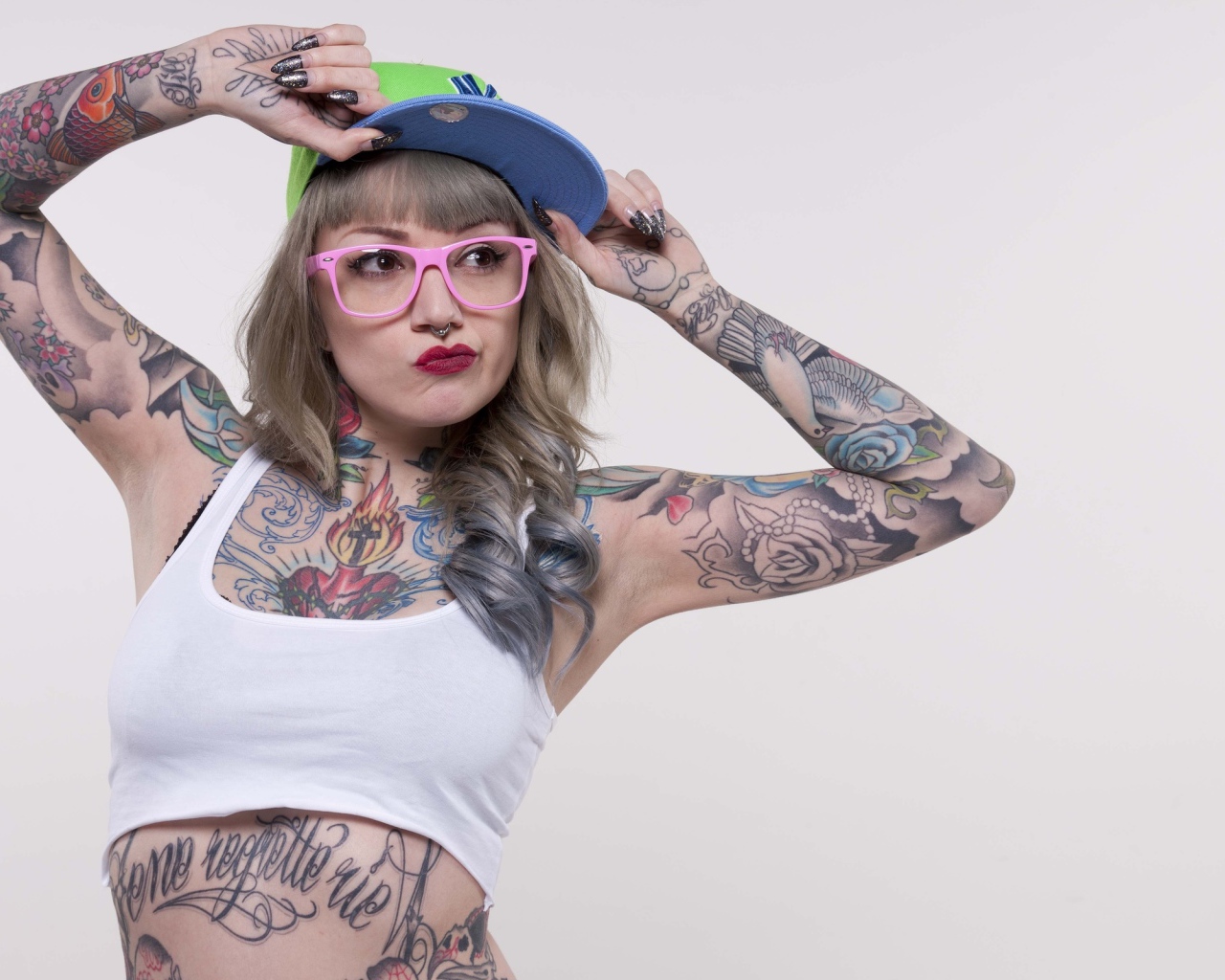 Girl in a cap with tattoos on the body