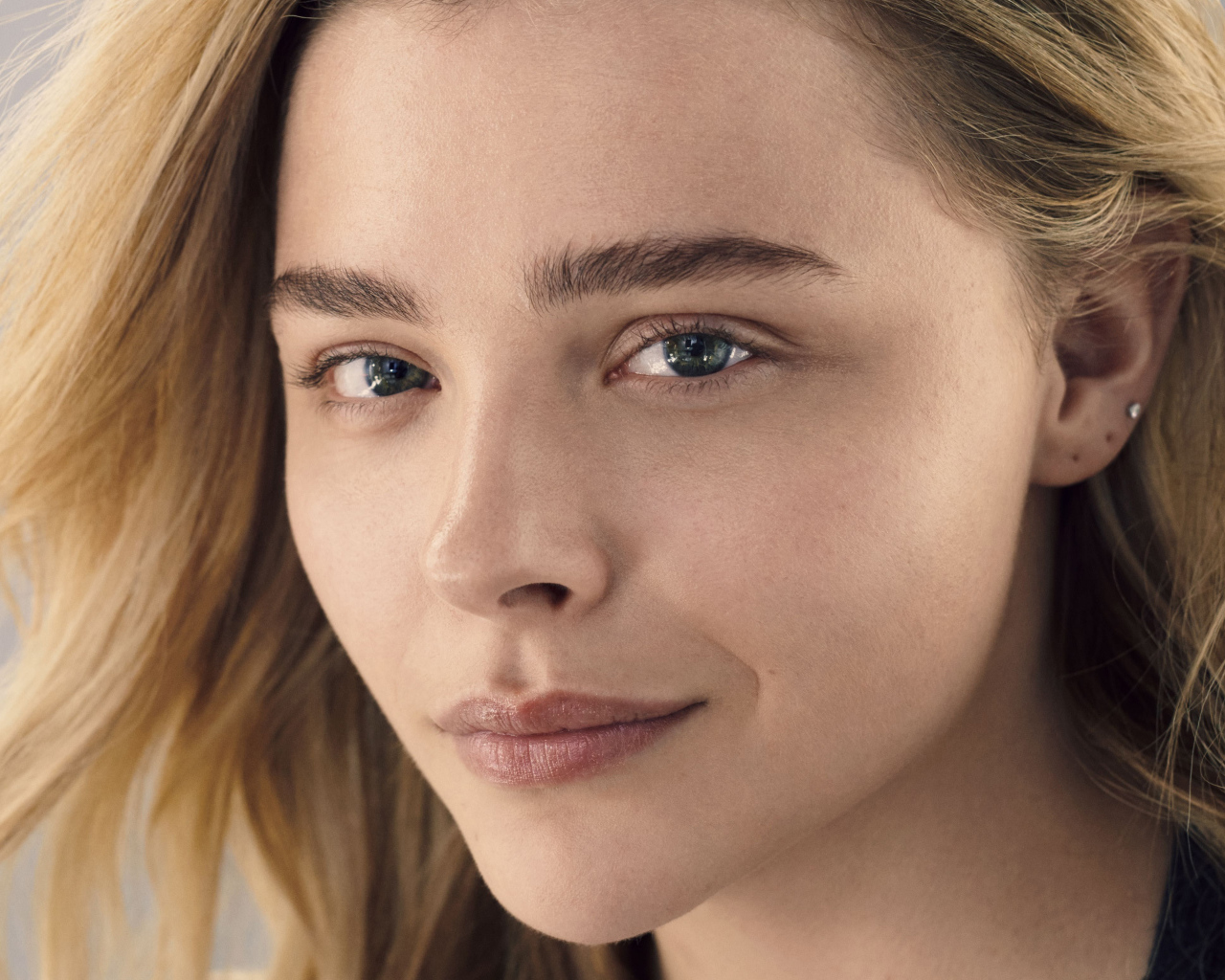 Зеленоглазая актриса Хлоя Грейс Морец крупным планом