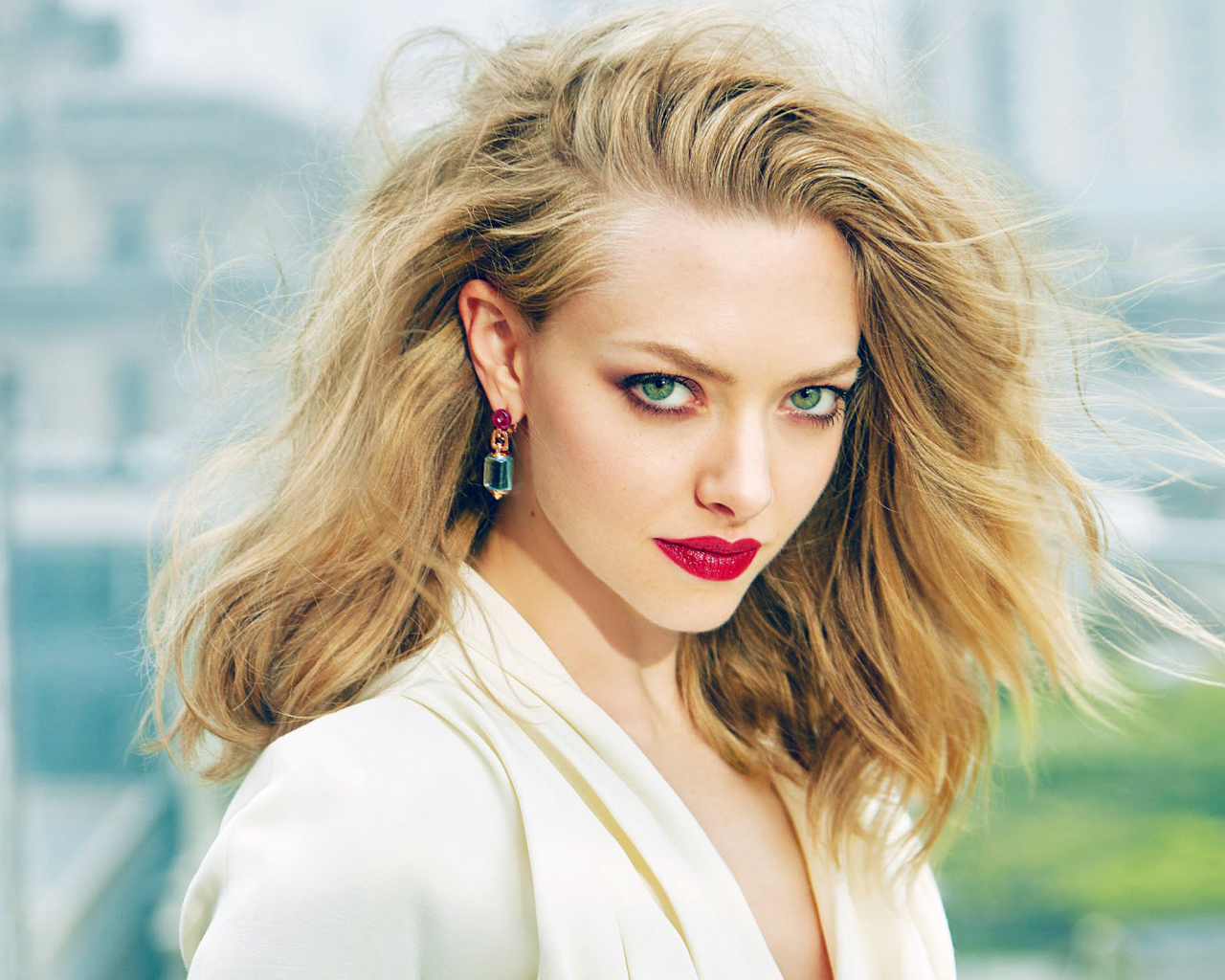 Зеленоглазая блондинка, актриса Аманда Сейфрид