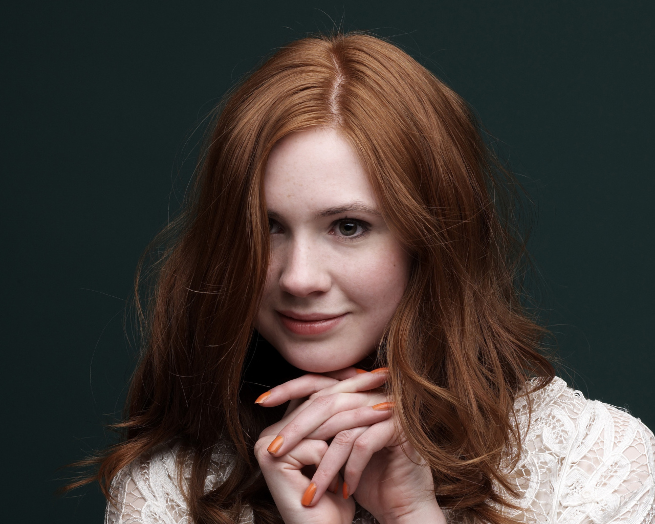 Милая молодая актриса Карен Гиллан