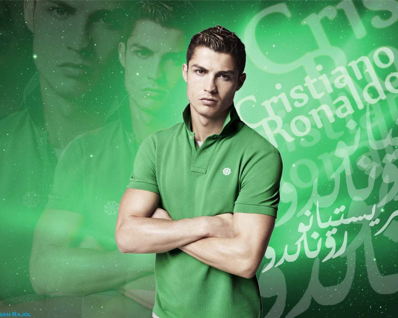 Популярный футболист Криштиану Роналду фото на зеленом фоне