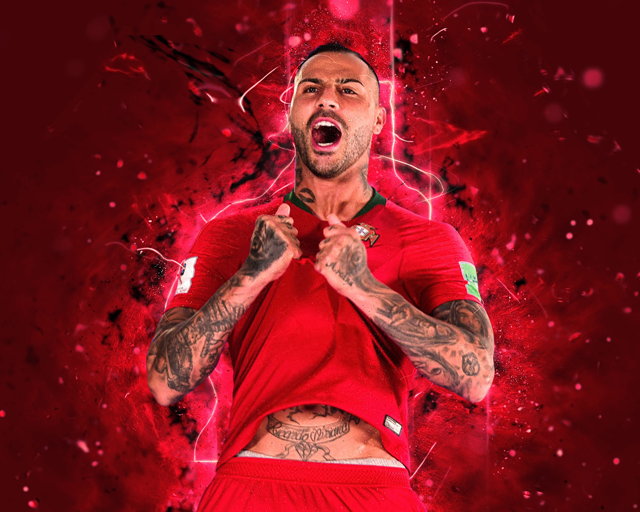 Португальский футболист Рикарду Куарежма на красном фоне