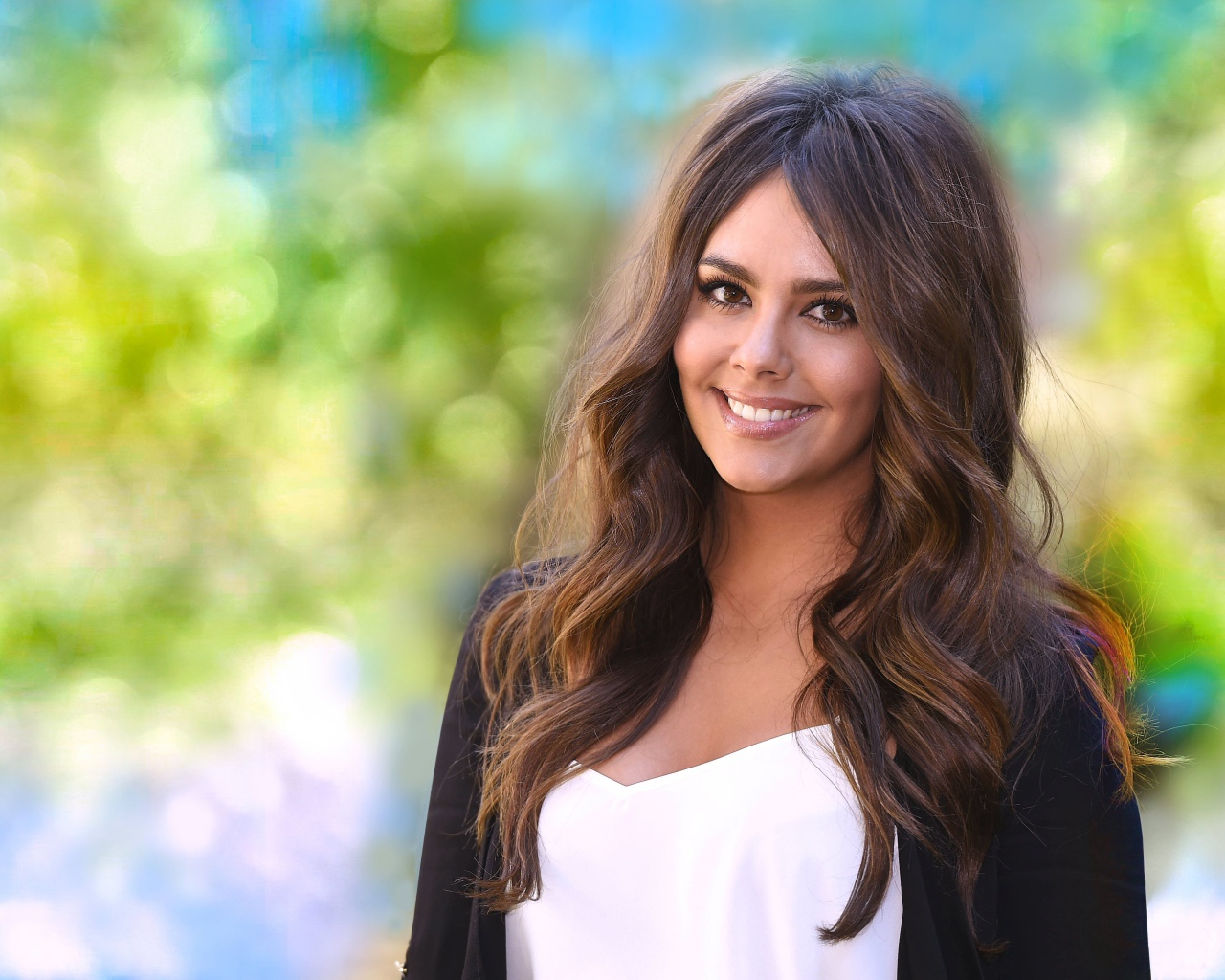 Улыбающаяся девушка актриса Кристина Педроче