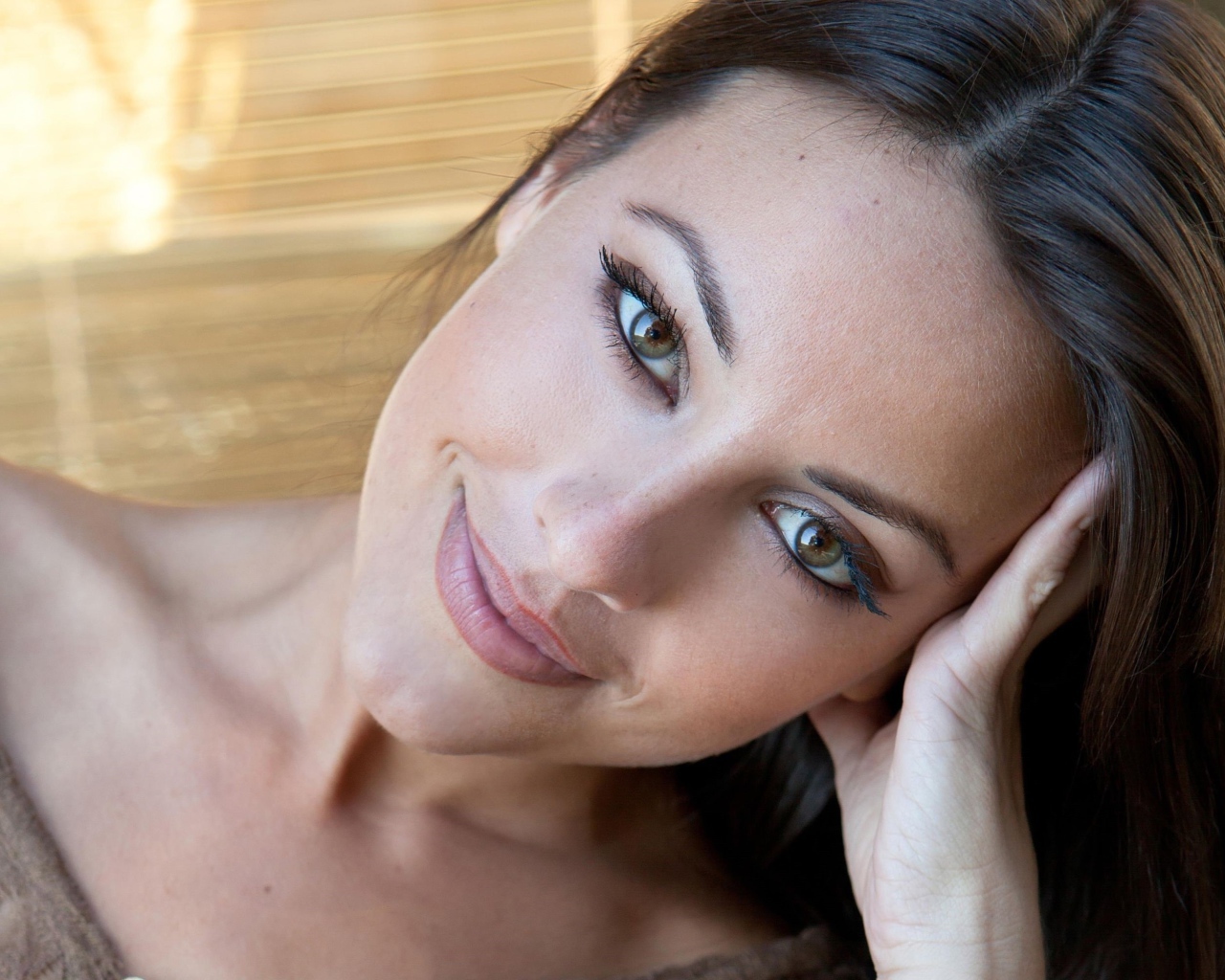 Нежная зеленоглазая актриса Лорена Гарсия