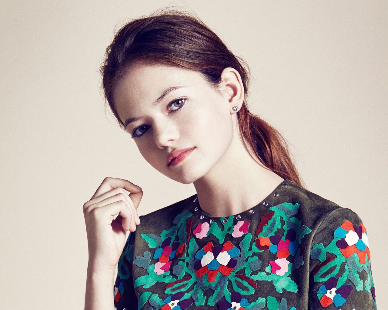 Молодая актриса Маккензи Фой 