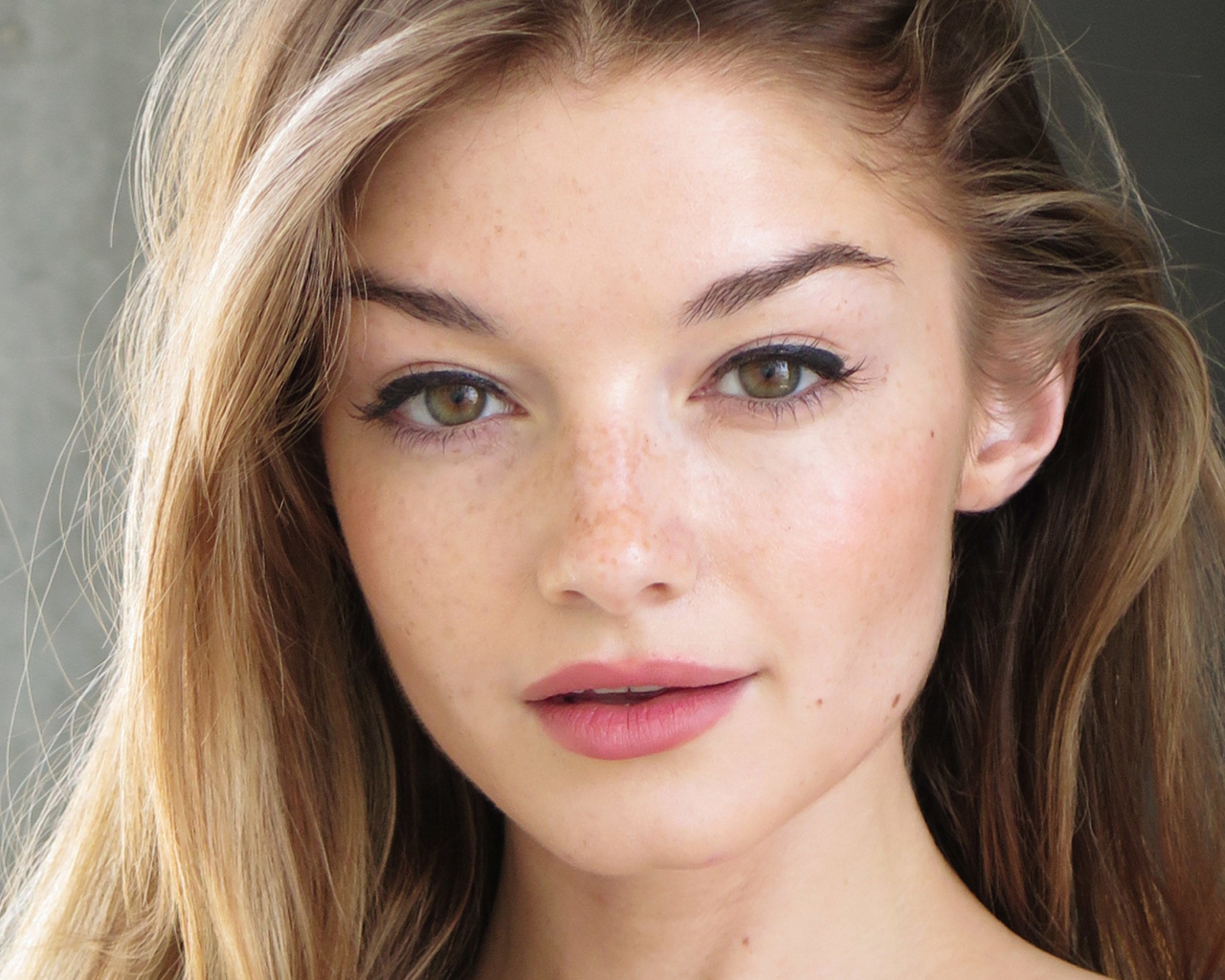 Молодая актриса Моника Олландер