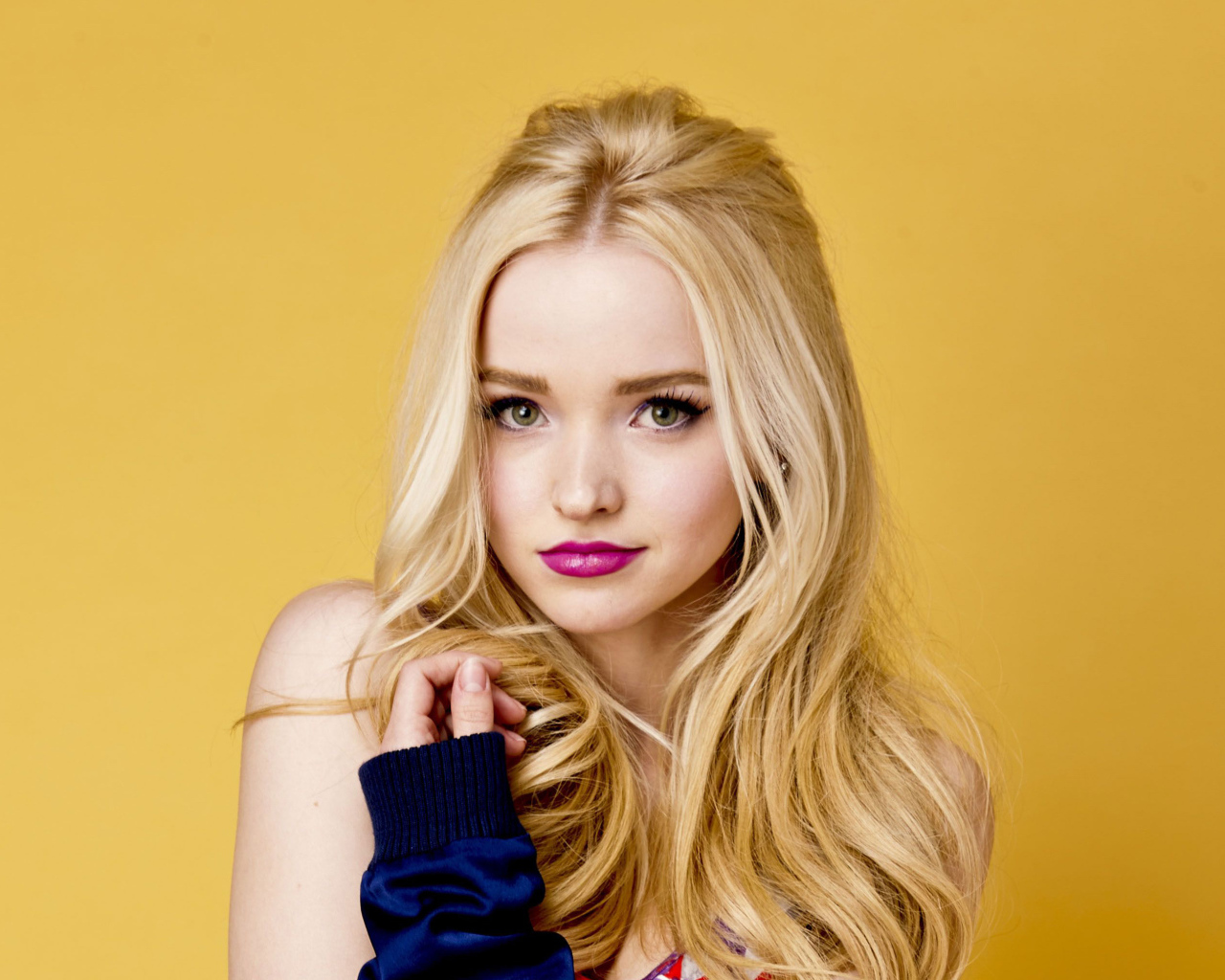 Молодая яркая девушка, актриса Дав Кэмерон