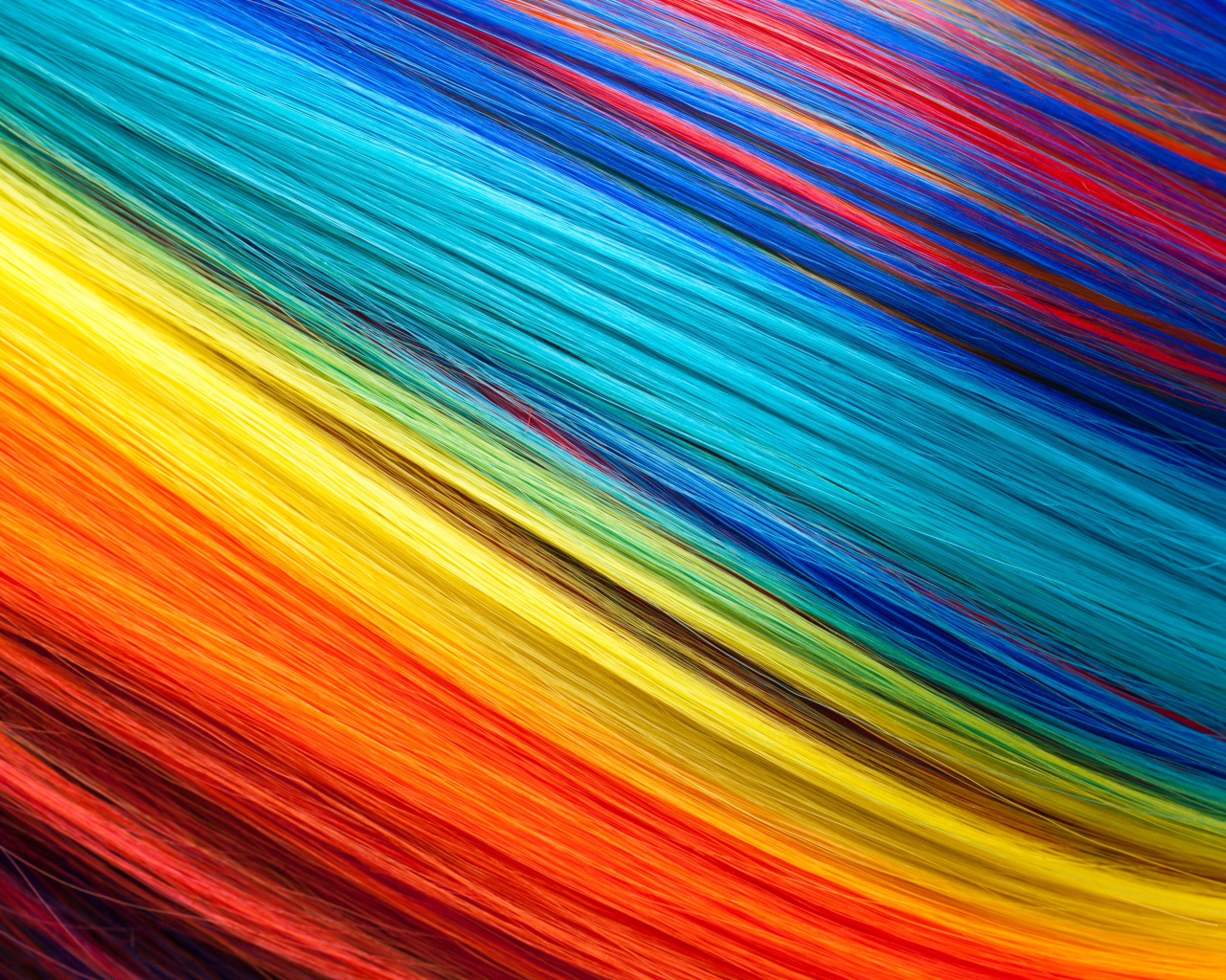 Разноцветные волосинки крупным планом