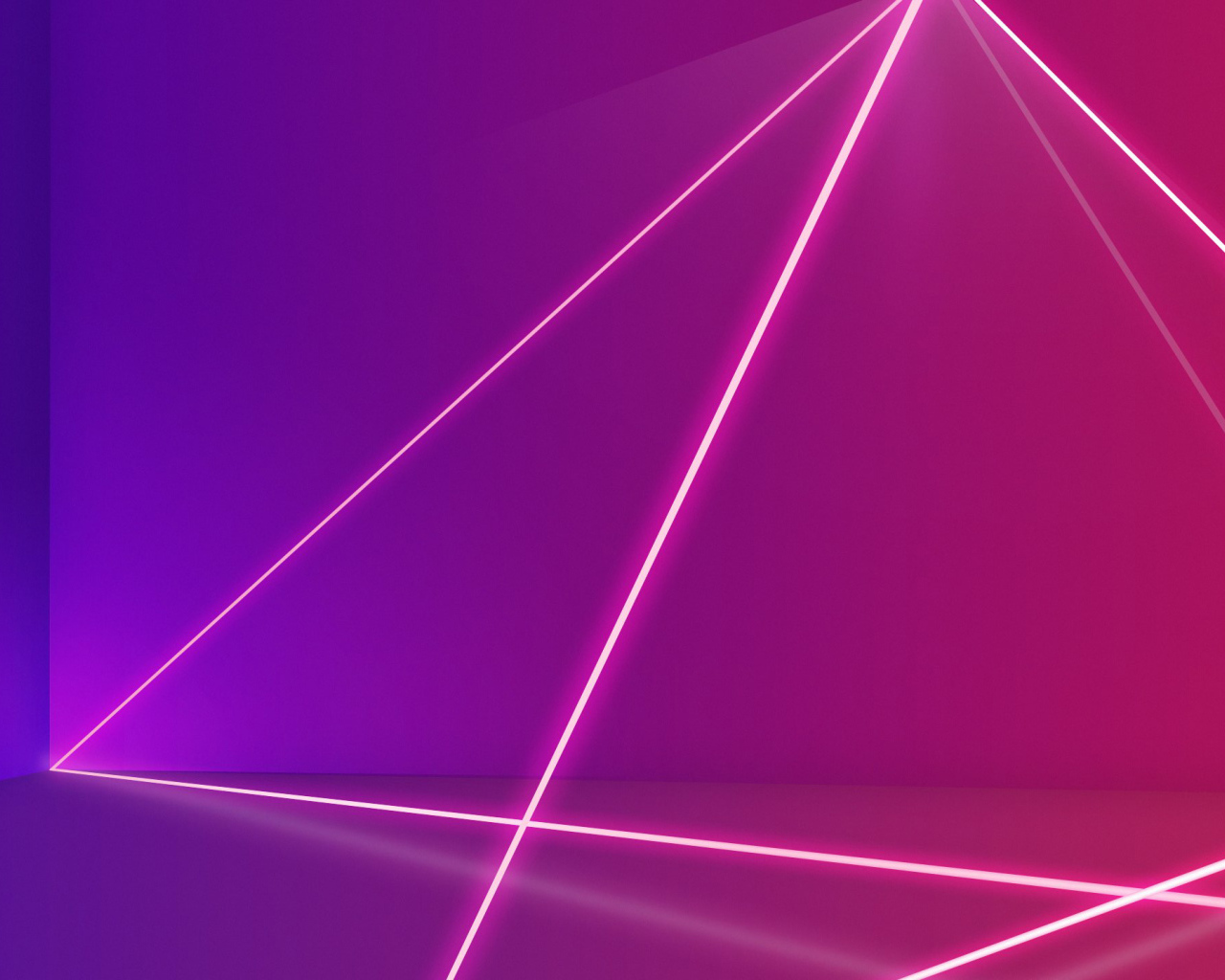 Розовые лазерные лучи на сиреневом фоне