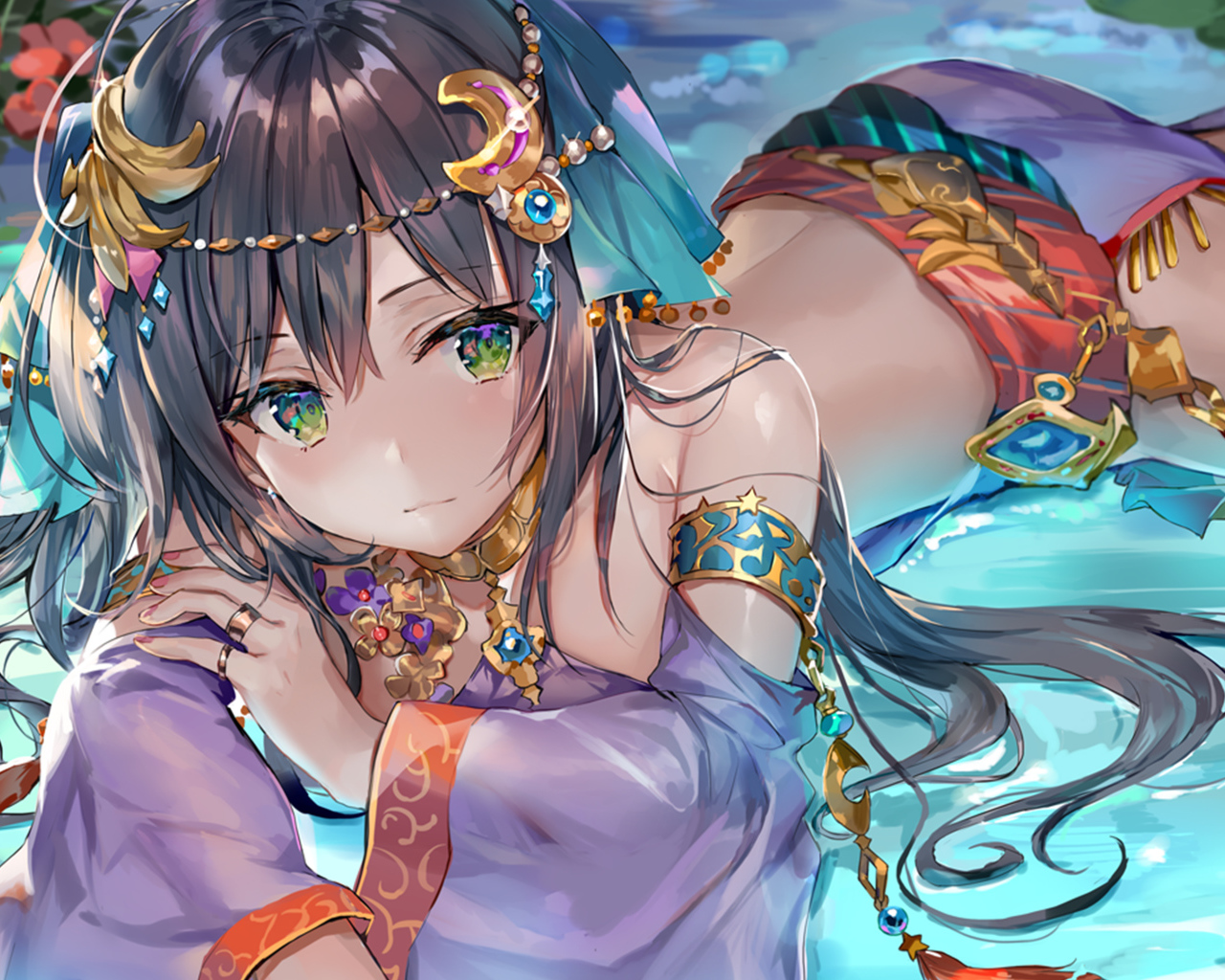 Красивая девушка аниме с украшениями на теле