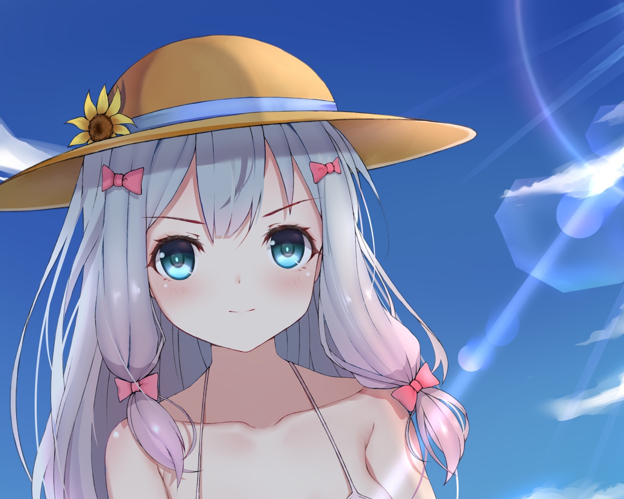 Девушка аниме  Эроманга-Сэнсэй в шляпке на фоне неба