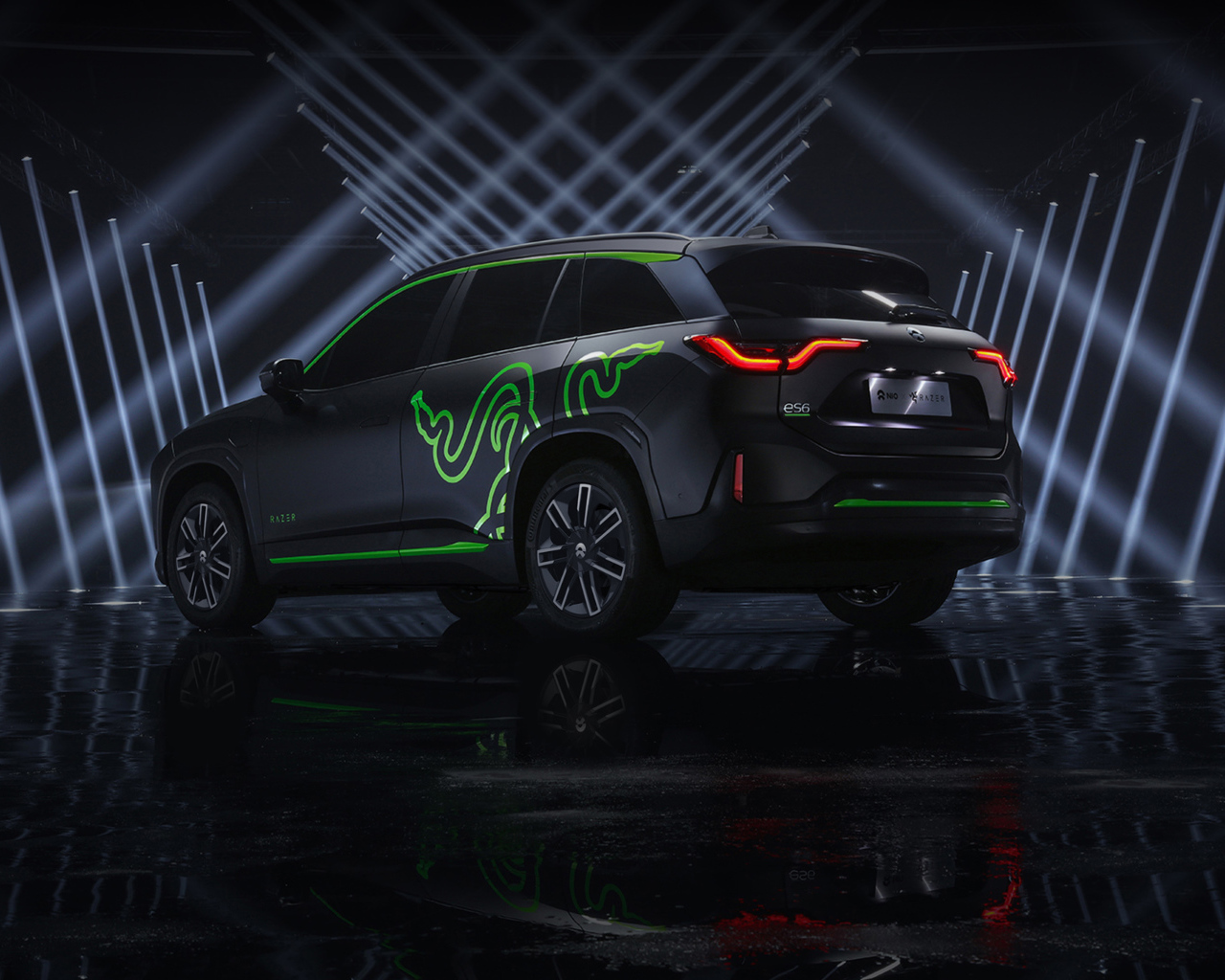 Внедорожник NIO ES6 Razer Edition 2019 года в лучах софитов
