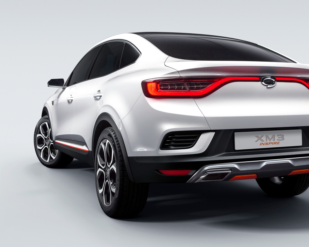 Автомобиль Samsung XM3 Inspire 2019 года вид сзади