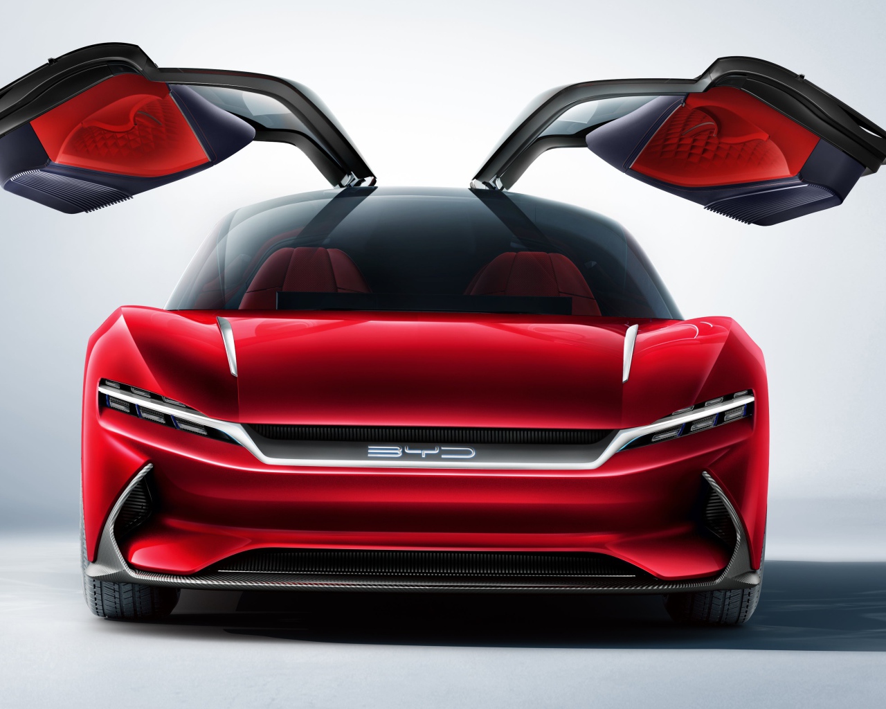 Красный автомобиль BYD E-SEED GT 2019 года с открытыми дверями