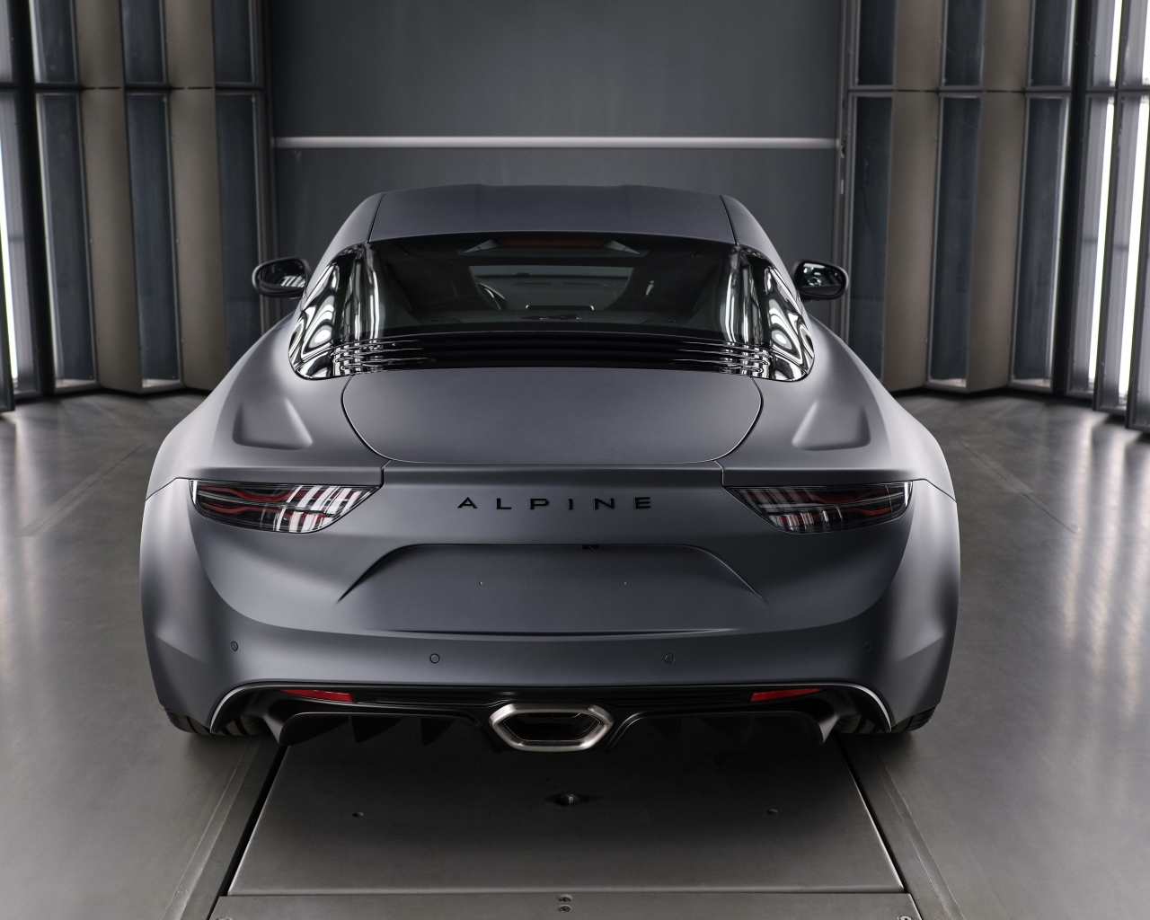 Серебристый автомобиль Alpine A110S, 2019 года вид сзади