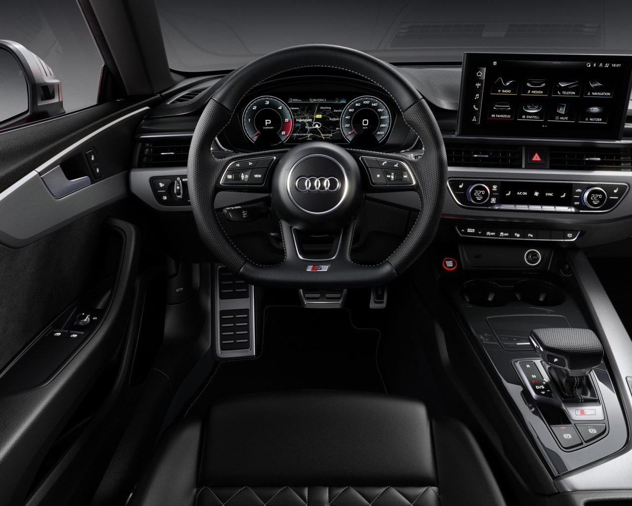 Black interior of the Audi S5 Coupe TDI