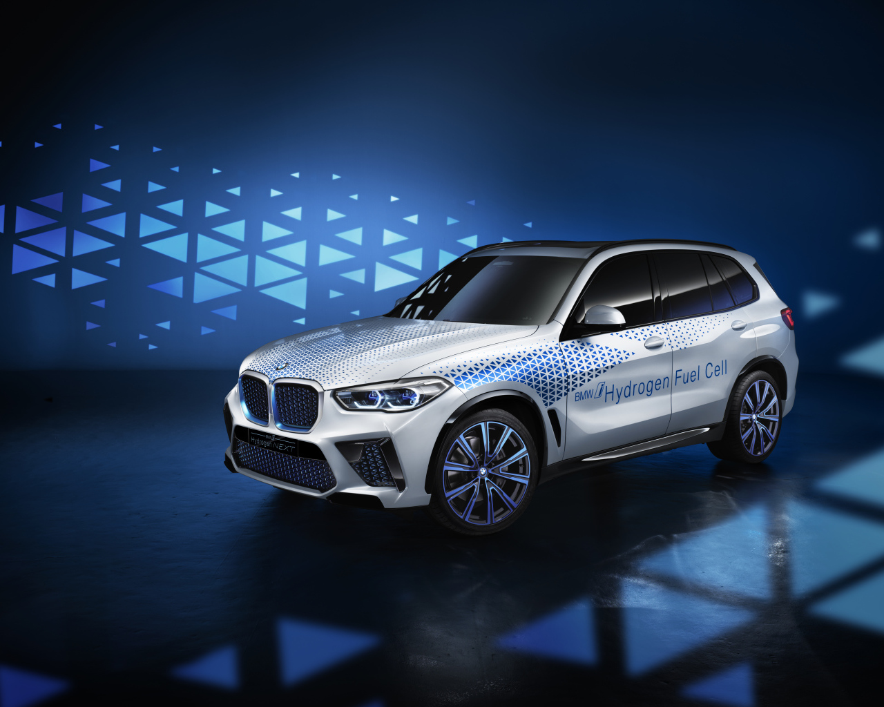 Автомобиль BMW i Hydrogen NEXT 2019 года