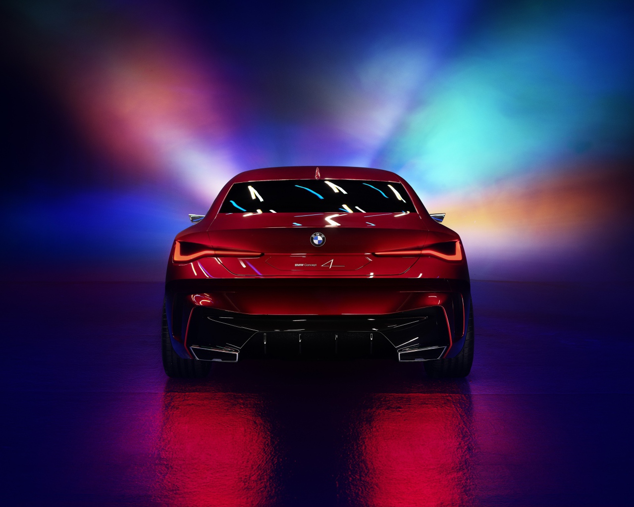 Красный автомобиль BMW Concept 4 2019 года вид сзади