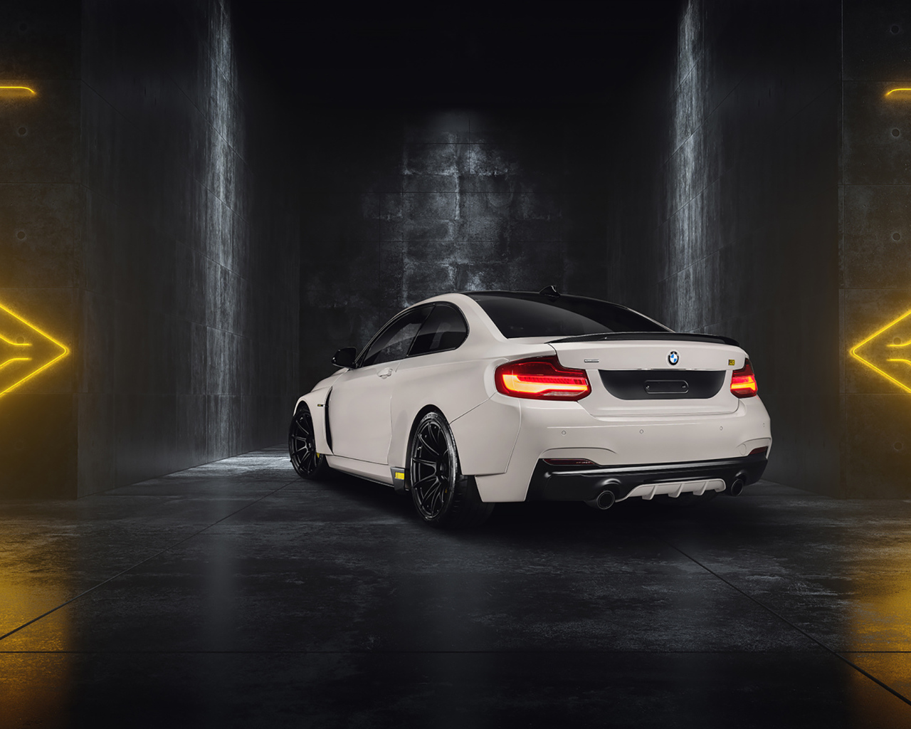 Белый BMW ICON03, 2019 года вид сзади