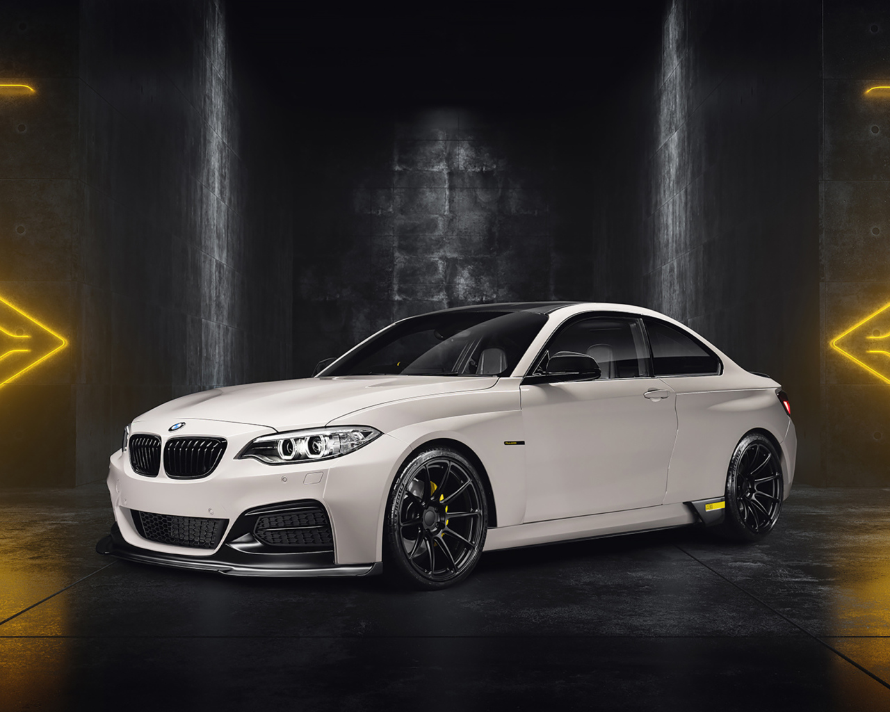 Белый автомобиль BMW ICON03, 2019 года