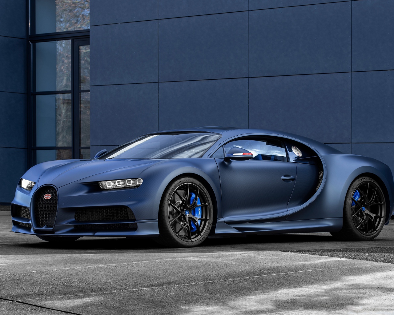 Спортивный автомобиль Bugatti Chiron 2019 года
