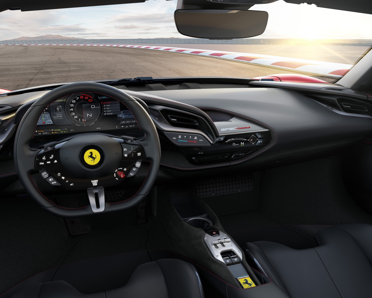 Черный кожаный салон автомобиля Ferrari SF90 Stradale, 2019 года