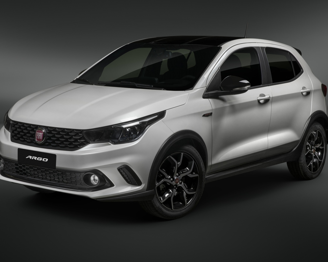 Белый автомобиль Fiat  Argo HGT, 2019 года на сером фоне