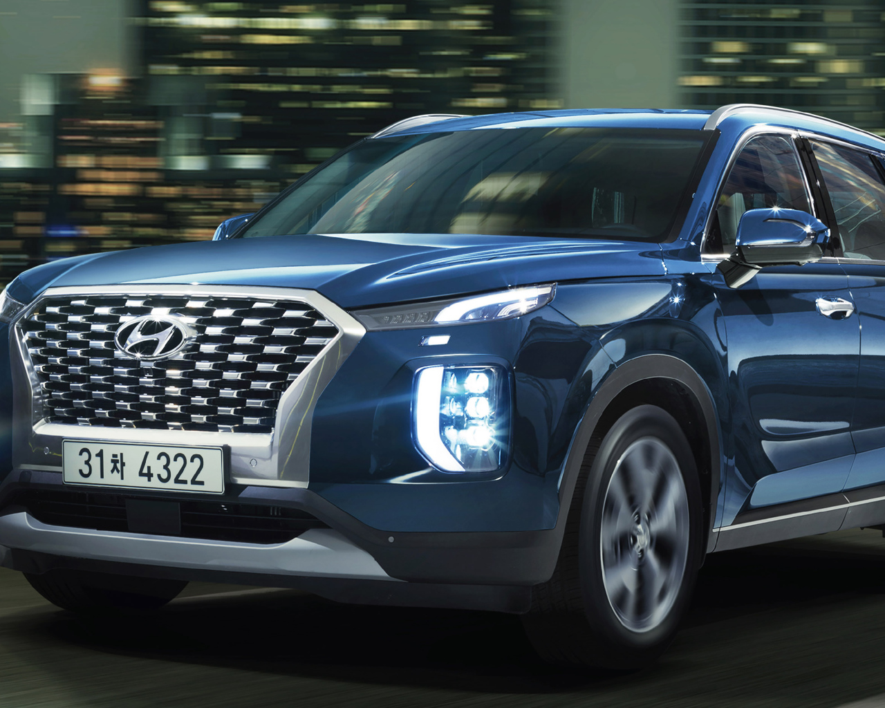 Синий автомобиль Hyundai Palisade 2020 года