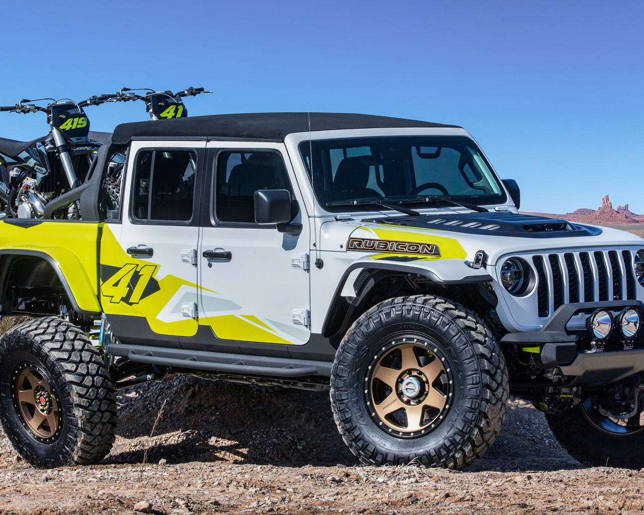 Спортивный Jeep Flatbill 2019 года на бездорожье