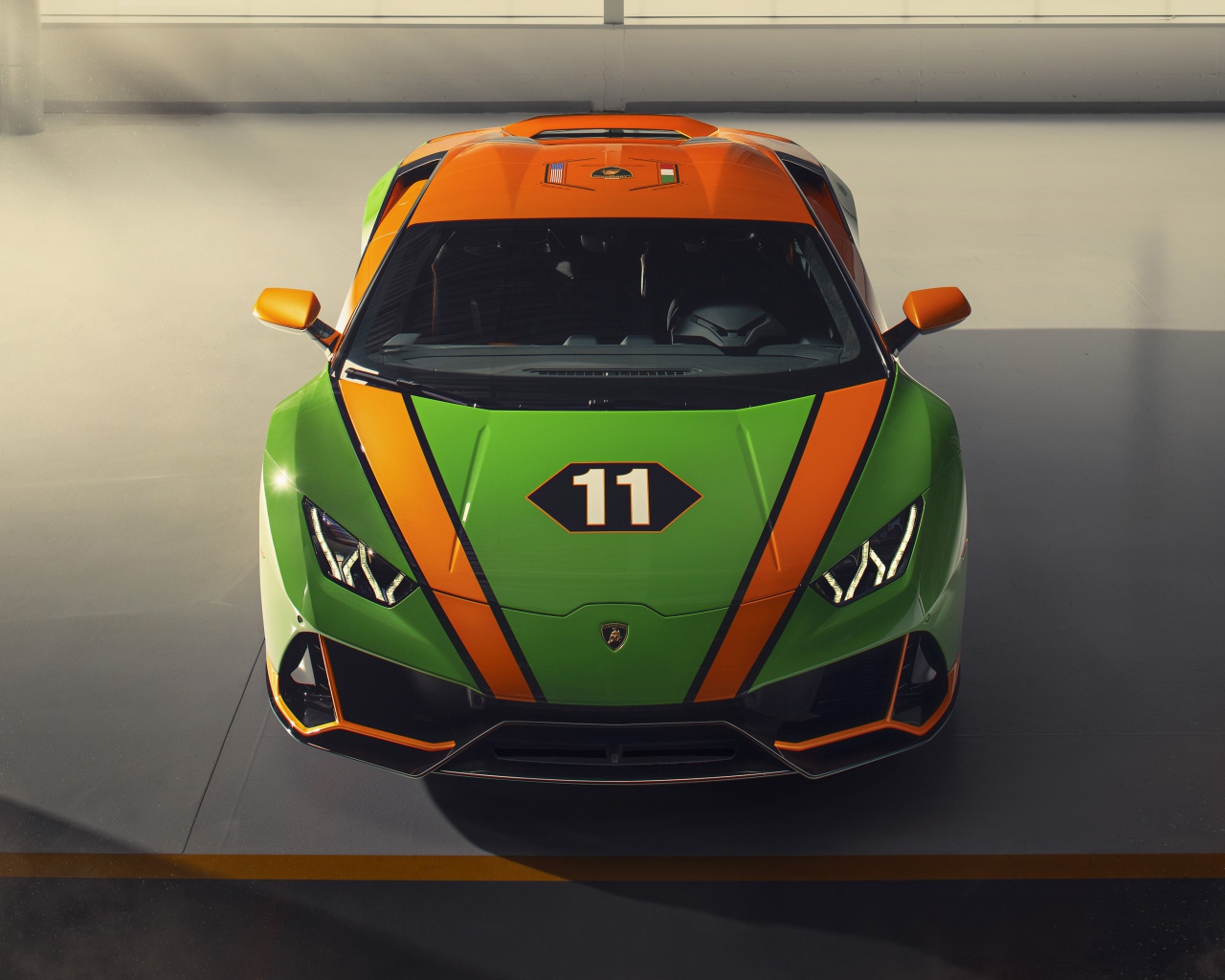 Быстрый Lamborghini Huracan EVO GT, 2020 года вид спереди 