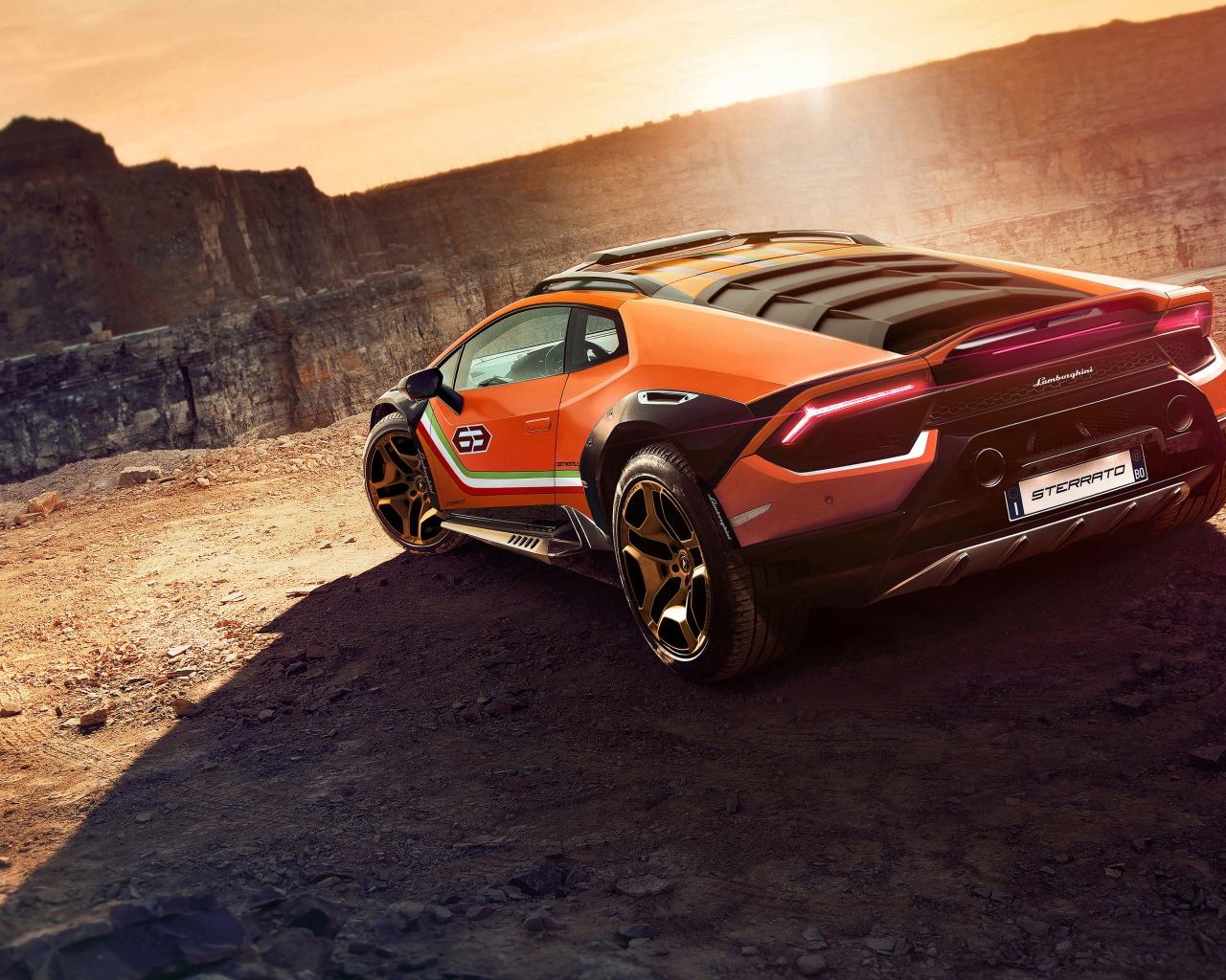 Быстрый Lamborghini Huracan Sterrato Concept, 2019 года в горах