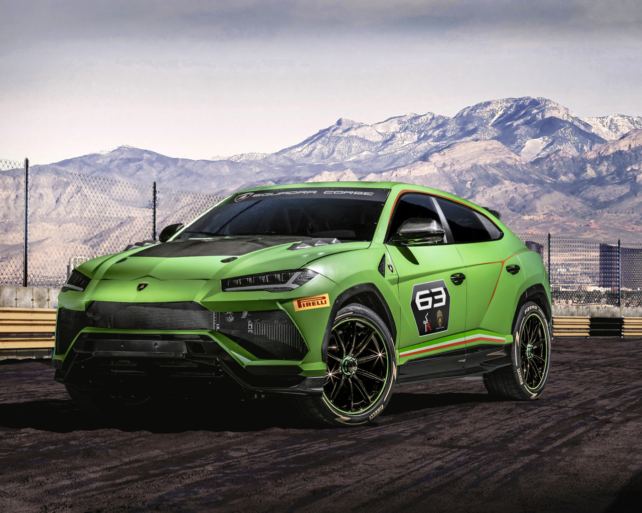 Зеленый внедорожник Lamborghini Urus ST-X Concept 2019 года на фоне гор