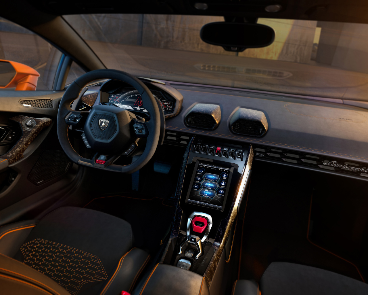 Кожаный салон автомобиля Lamborghini Huracan EVO 2019 года