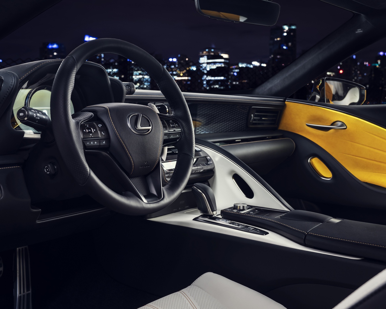 Салон автомобиля Lexus LC 500, 2019 года