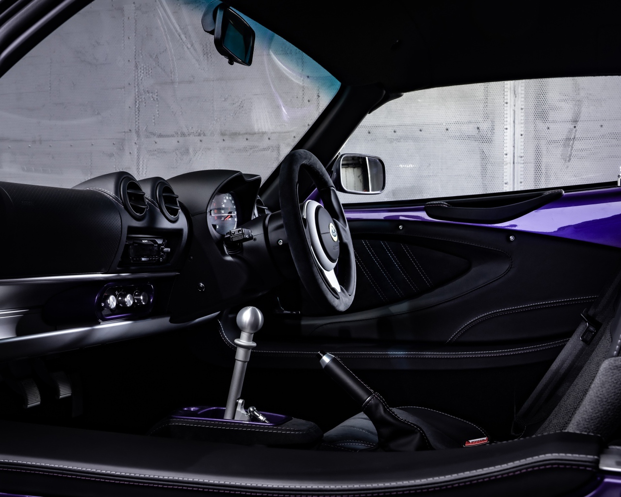 The car interior Lotus Exige Sport 350