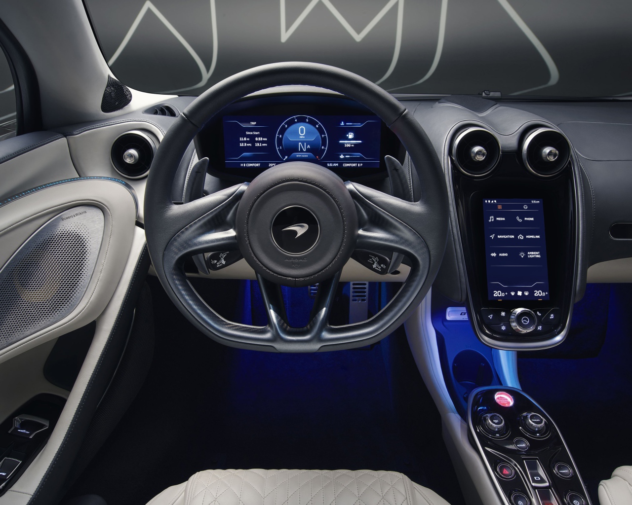 Салон автомобиля McLaren GT By MSO 2019 года 