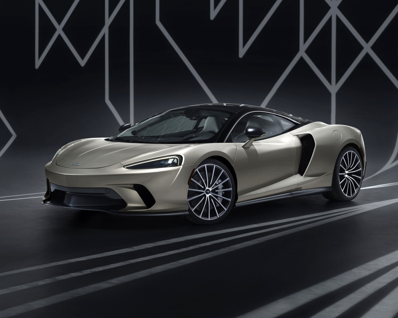 Спортивный автомобиль McLaren GT By MSO 2019 года