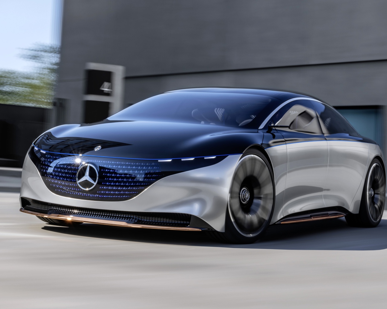 2019 Mercedes-Benz Vision EQS at the gray building