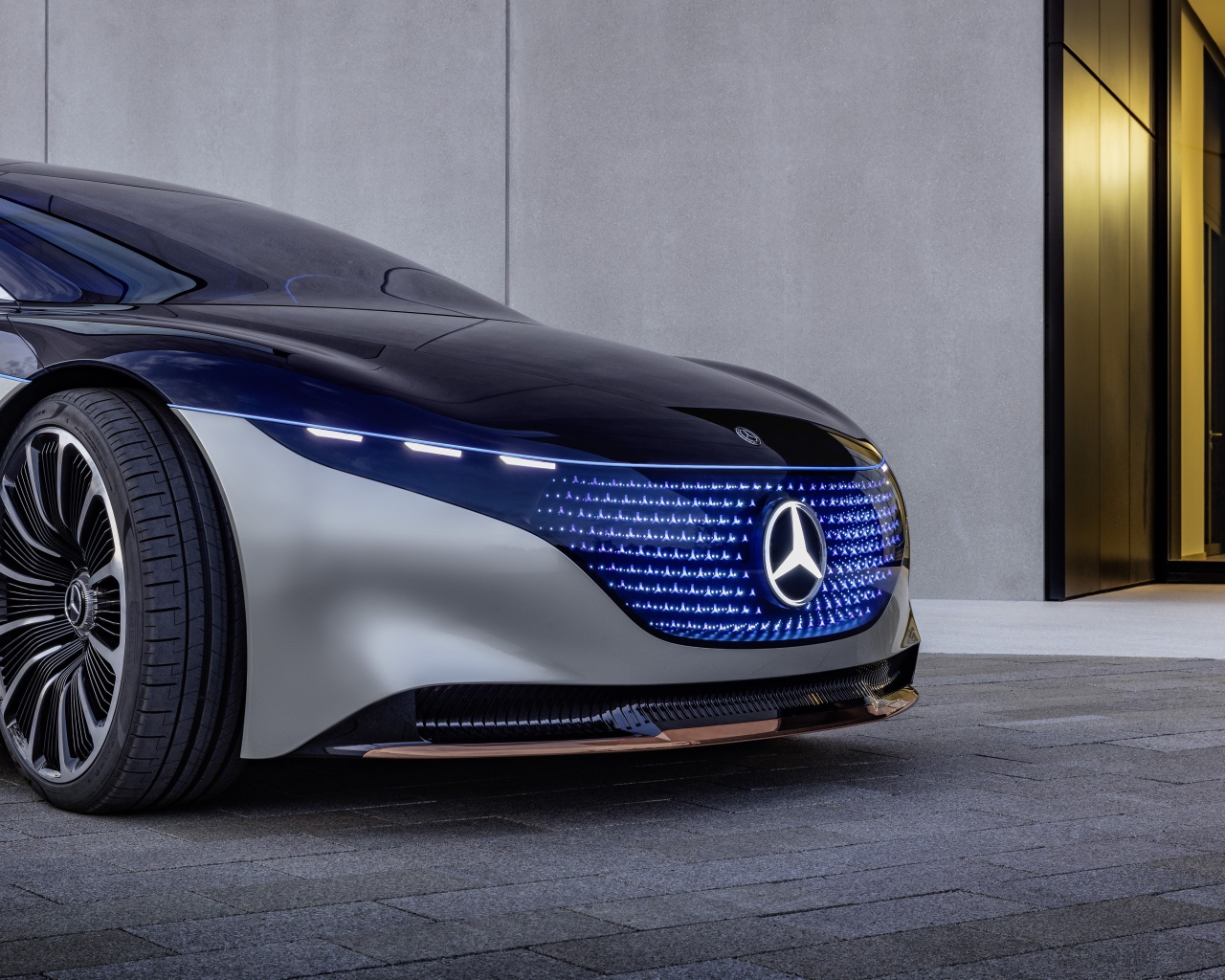 Перед автомобиля Mercedes-Benz Vision EQS 2019 года