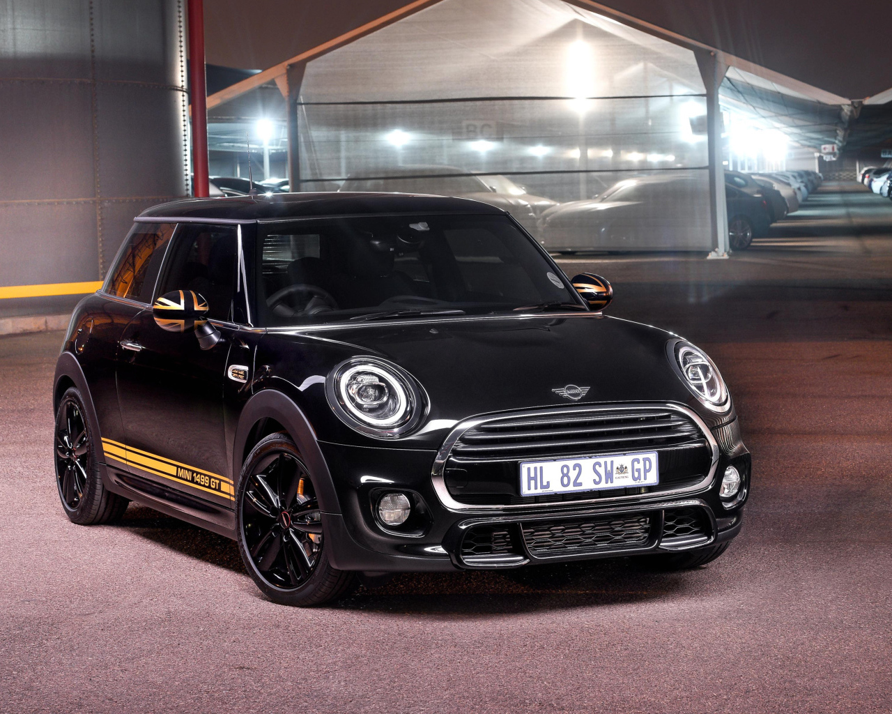 Черный MINI Cooper 1499 GT 2018 года