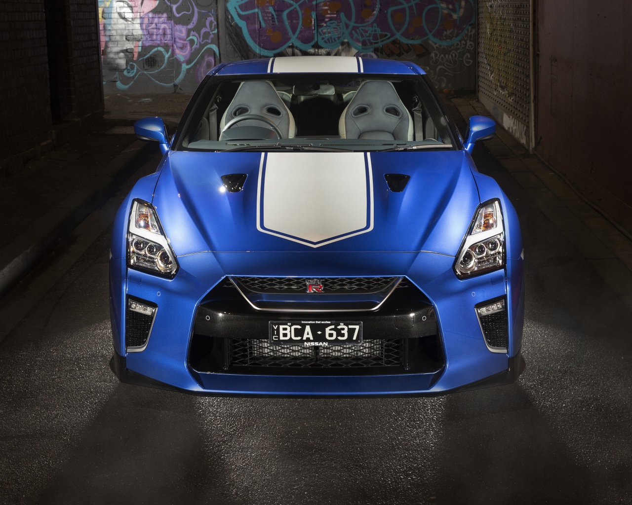 Спортивный автомобиль Nissan GT-R 50th Anniversary 2019 года