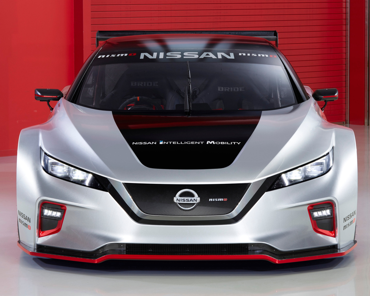 Автомобиль Nissan Leaf Nismo RC 2019 года вид спереди