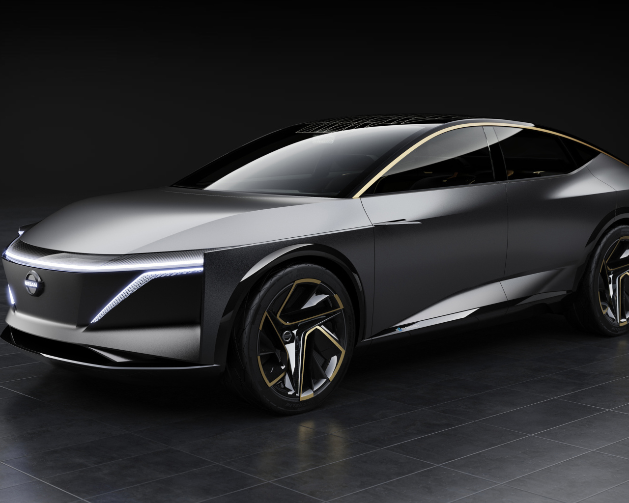 Серебристый автомобиль Nissan IMs Concept 2019 года