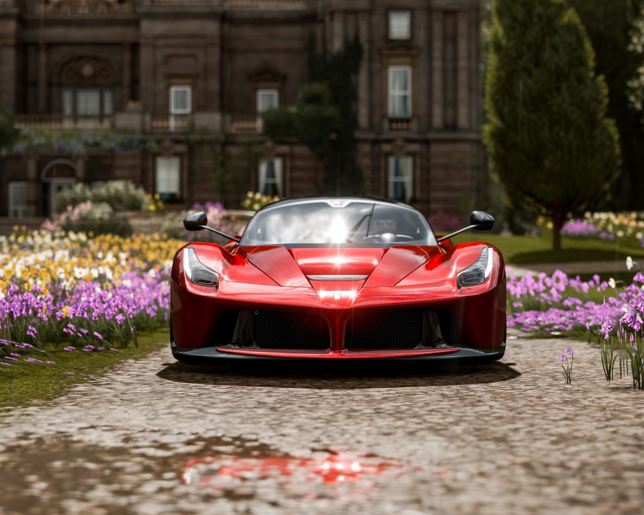 Дорогой красный автомобиль Forza Horizon вид спереди