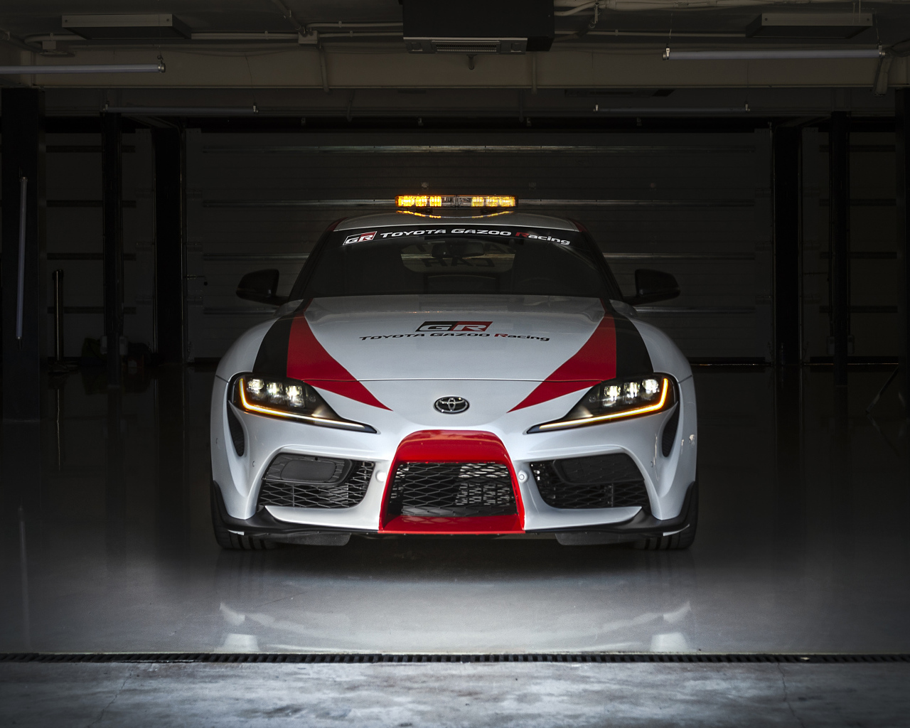 Автомобиль Toyota GR Supra Safety Car, 2019 года в гараже